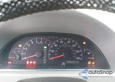 2005 Toyota Camry Xle z USA, uszkodzony, nr VIN 4T1BE30KX5U625255